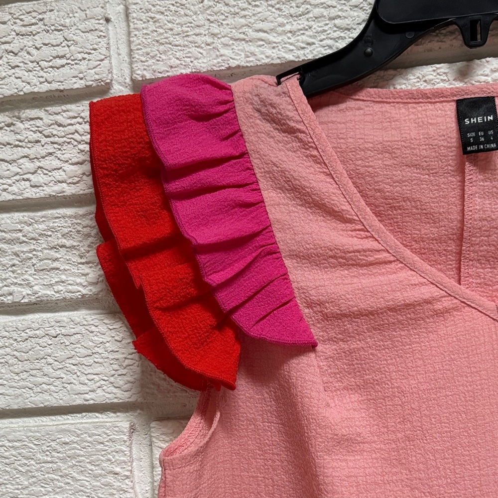 🎀 Pink and Red Ruffle Sleeve Top - Picture 2 of 3